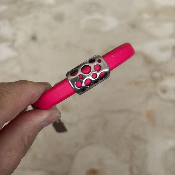 New! Handcrafted Leather Cuff Style Bracelet - Picture 7 of 9